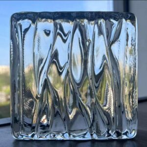 Стеклянный кирпич Glassio Wave (Волна) бесцветный 150х150х50 мм