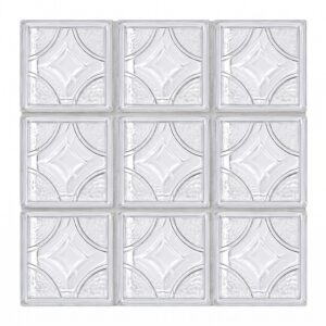 Девять стеклоблоков Деко бесцветных 19×19×8 см в кладке 3×3 — крупчатая фактура углов сходится на стыках в круги, ромбы образуют регулярный рисунок стены